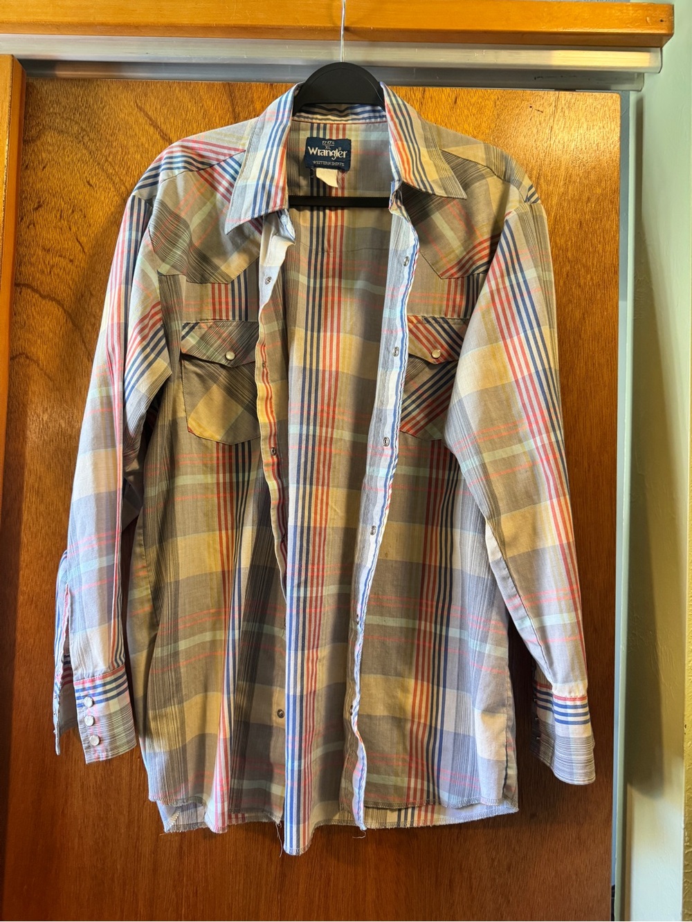 Wrangler snap button up